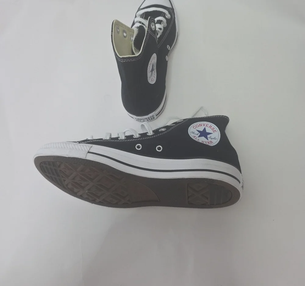 Brand New Chuck Taylor Converse All Star Black & White Hi-Tops in Size 8.5